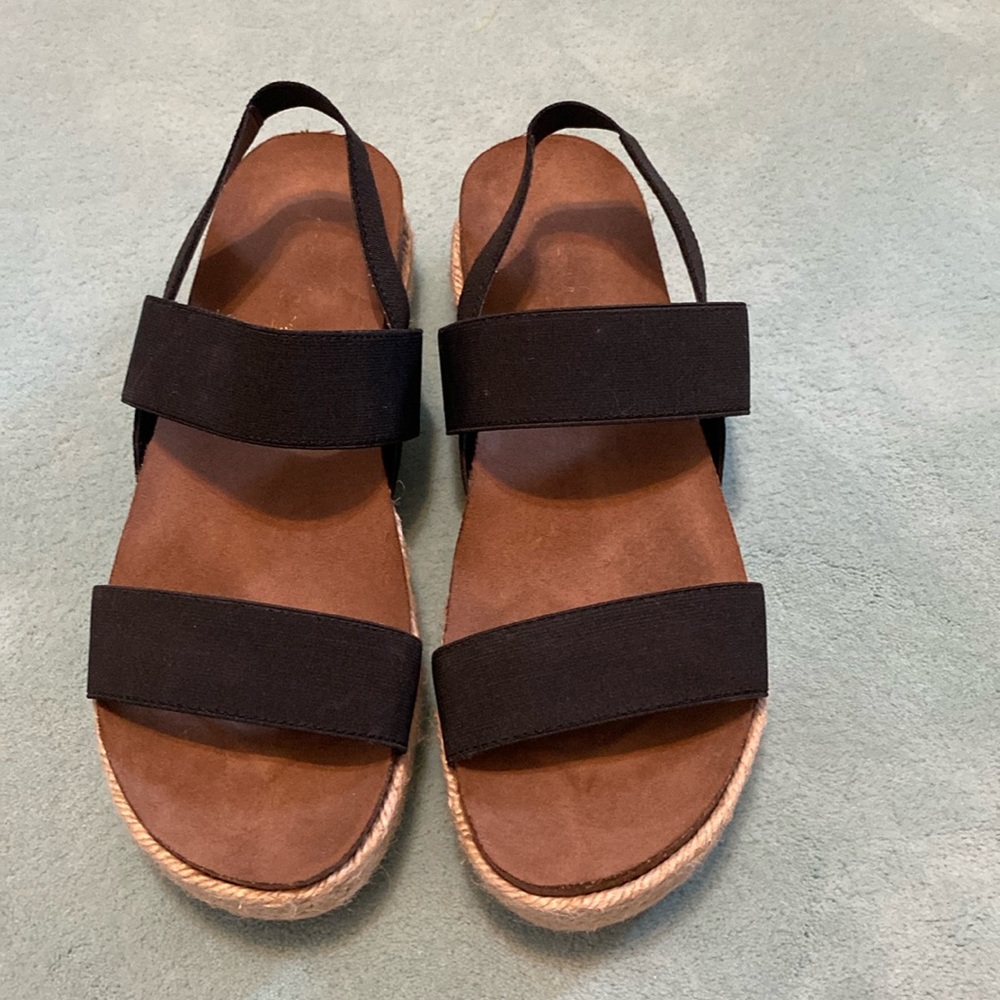 Good condition, tan and black sandals